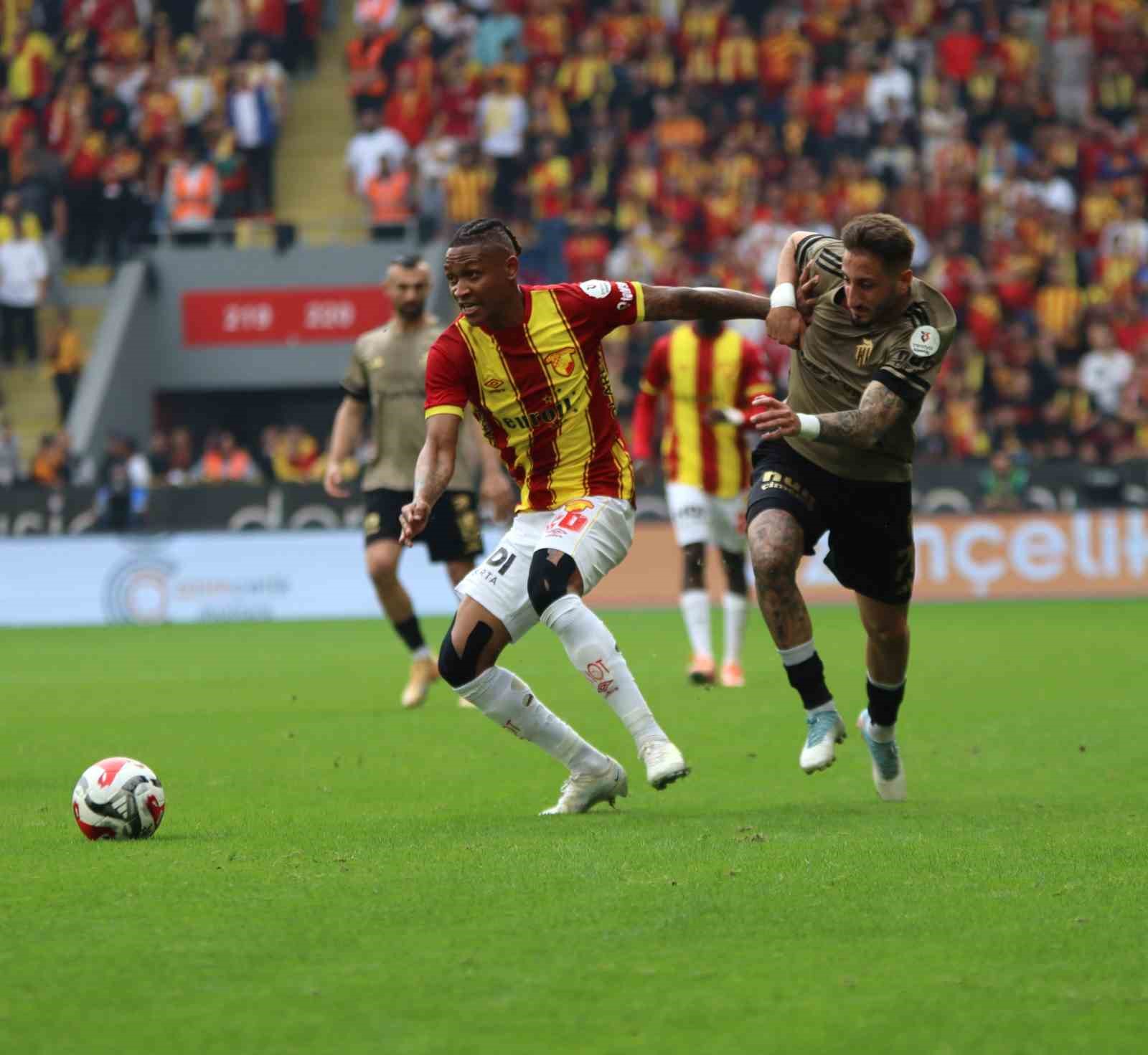 Trendyol Süper Lig: Göztepe: 0 - Kocaelispor: 0 (İlk yarı)