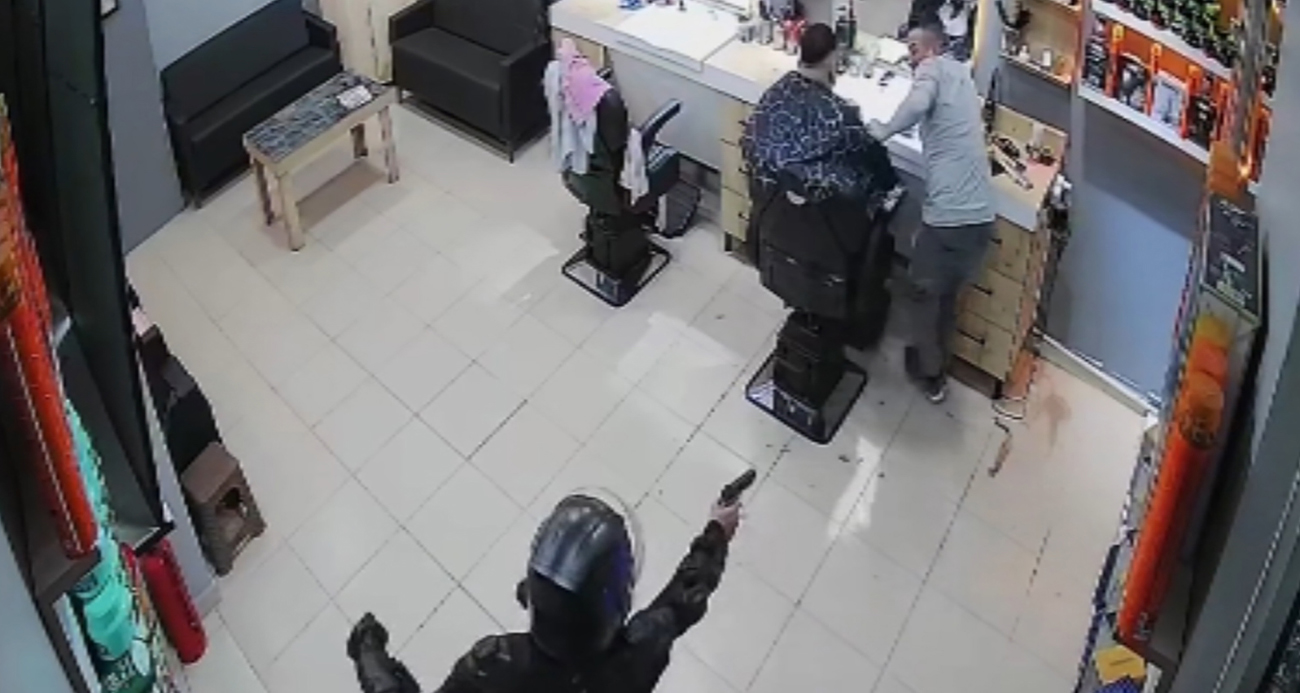 Sinop’ta berber dükkanına silahlı saldırı: O anlar kamerada