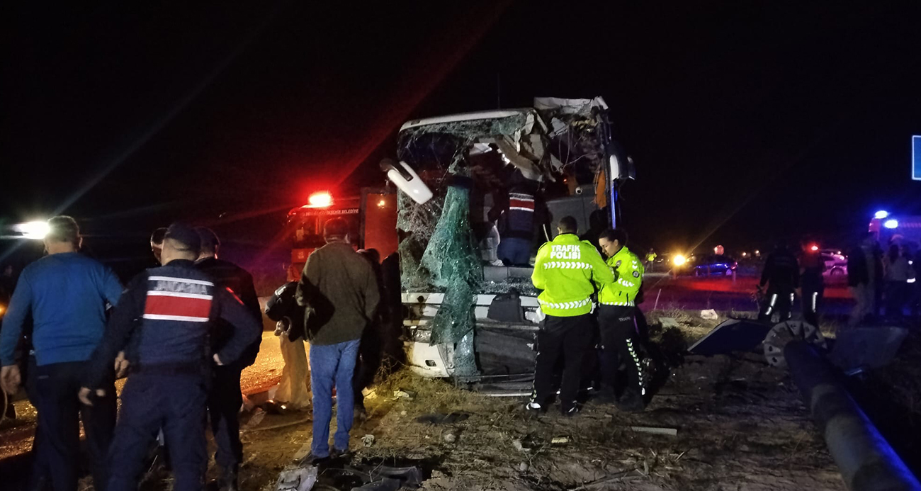 Denizli’de minibüs yolcu otobüsüyle çarpıştı: Yaralılar var