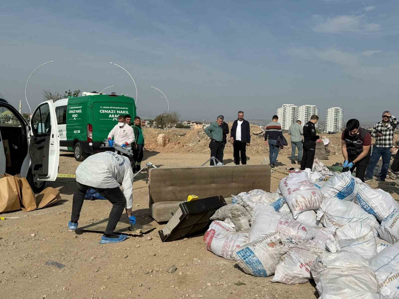 Mersin’de korkunç cinayet: Öldürüp tuzlayıp halıya sarıp çekyatla atmışlar