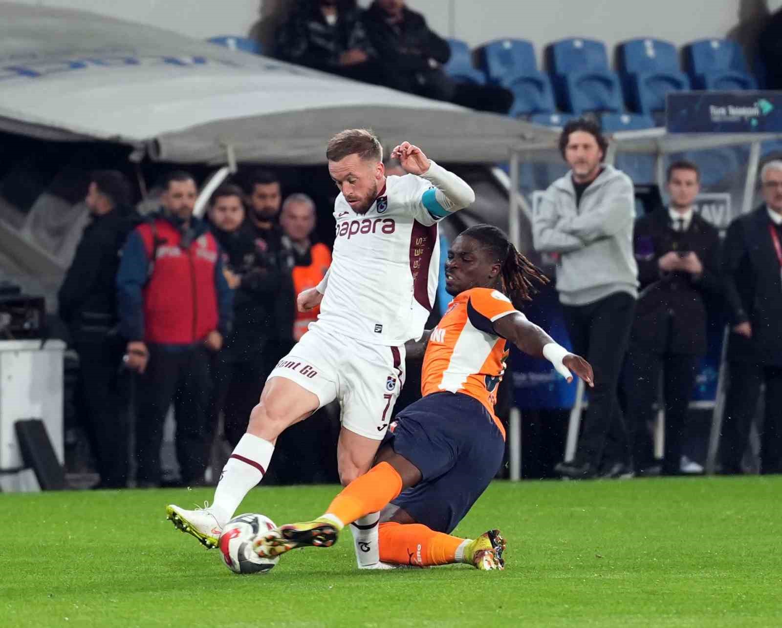 Trendyol Süper Lig: RAMS Başakşehir: 0 - Trabzonspor: 0 (Maç devam ediyor)