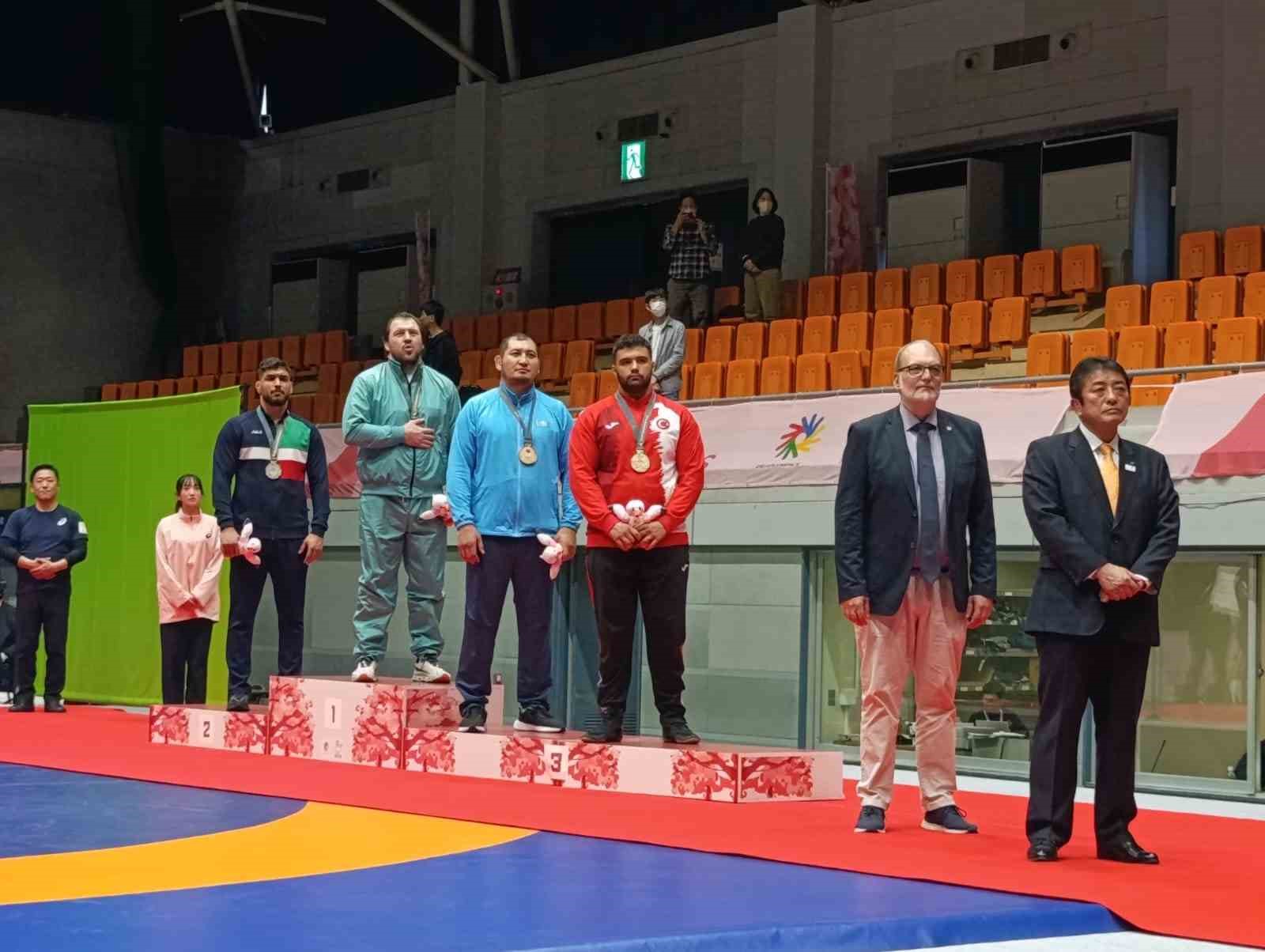 Millî güreşçi Berke Nergiz, Tokyo’dan madalyayla döndü