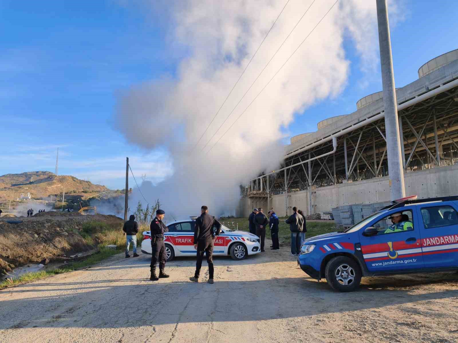 Aydın’da jeotermal akışkan iletim hattı patladı: 170 derecelik su çevreye yayıldı