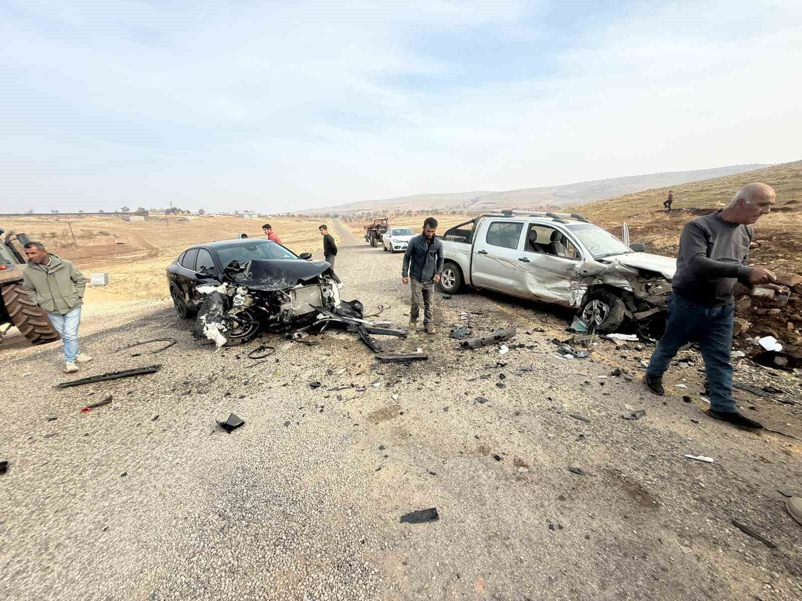 Diyarbakır’da iki otomobil kafa kafaya çarpıştı: 2 yaralı