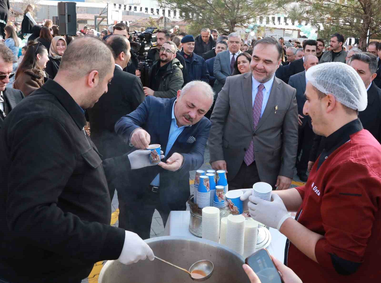 Türkiye’nin dört bir yanından Çankırı’ya gelen vatandaşlar Keloğlan tarhanasına hayran kaldı