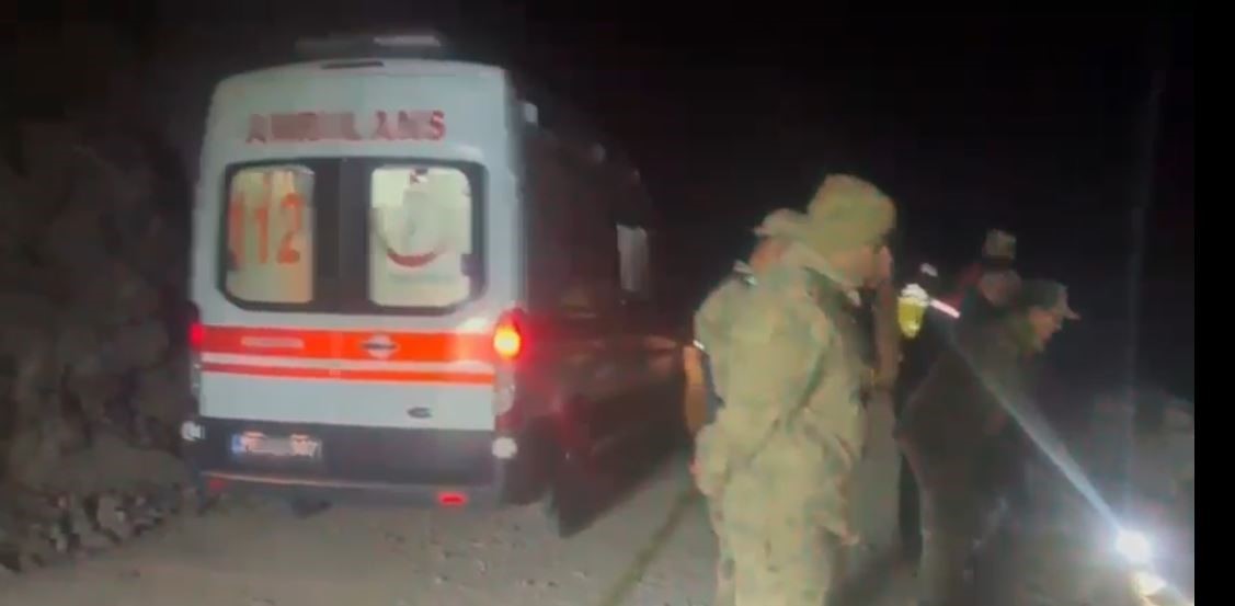 Ardahan’da kamyon devrildi: 1 ölü