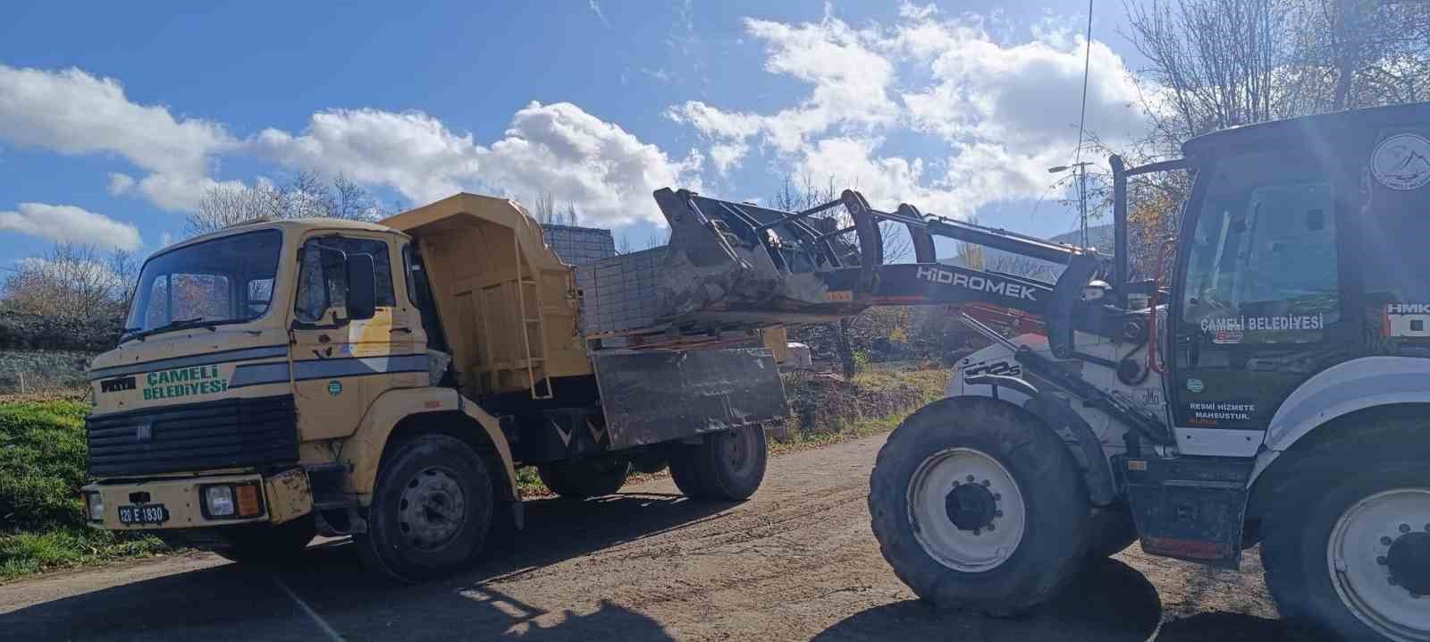 Çameli’nde kilit parke taşı döşeme çalışmaları aralıksız devam ediyor