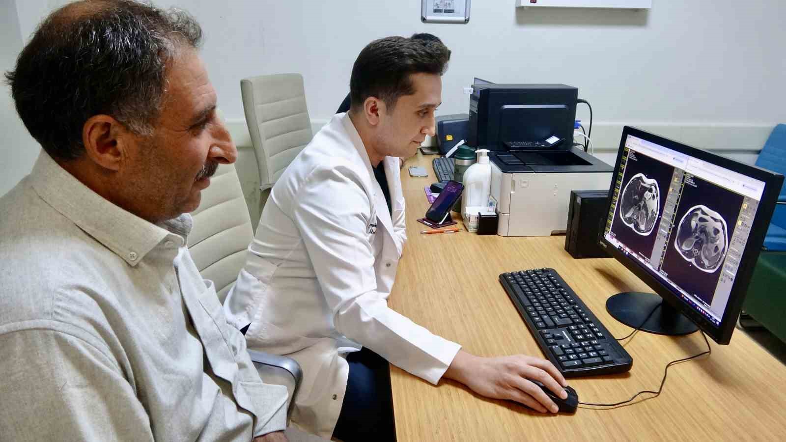 Ağrı’da sağlık alanında bir ilke imza atıldı, böbrek tümörü kapalı yöntemle alındı