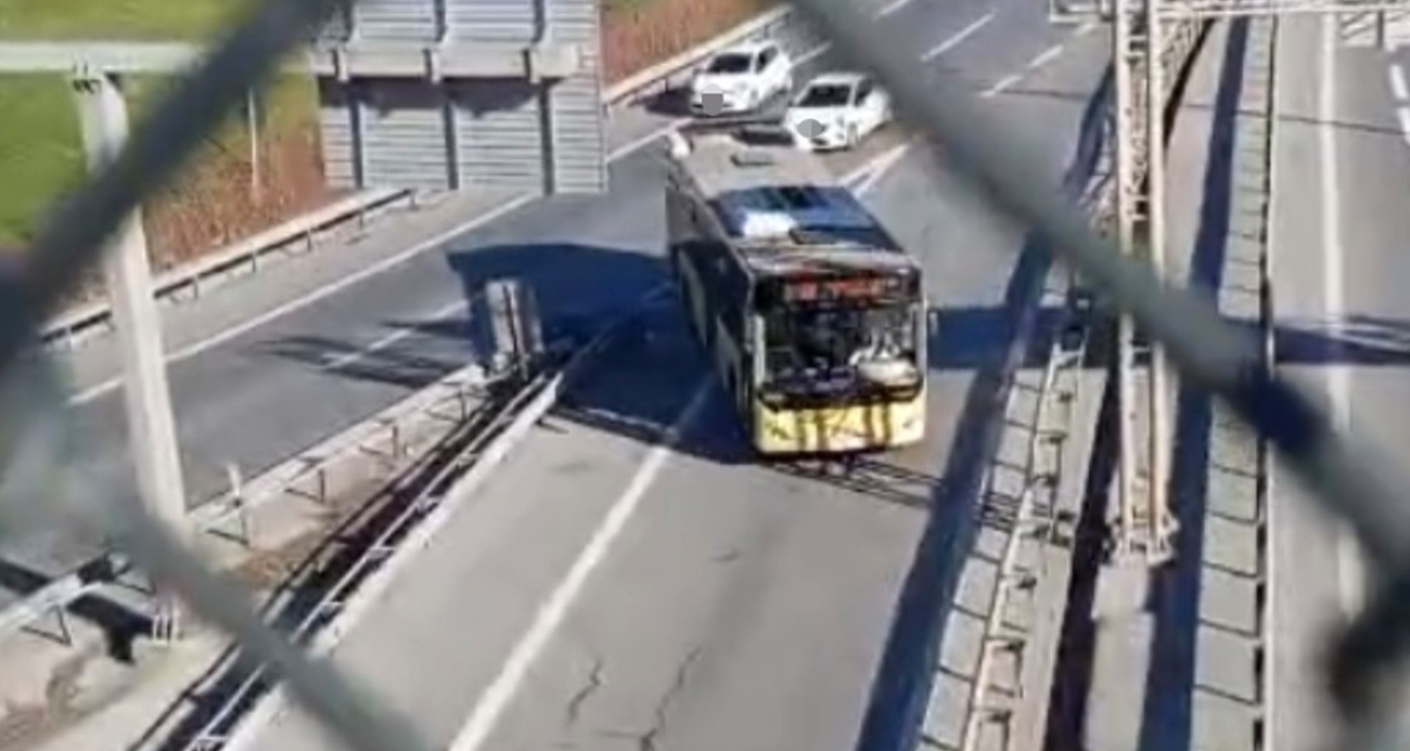Sultangazi’de yanlış yola giren İETT otobüsü trafiği tehlikeye attı, o anlar kamerada