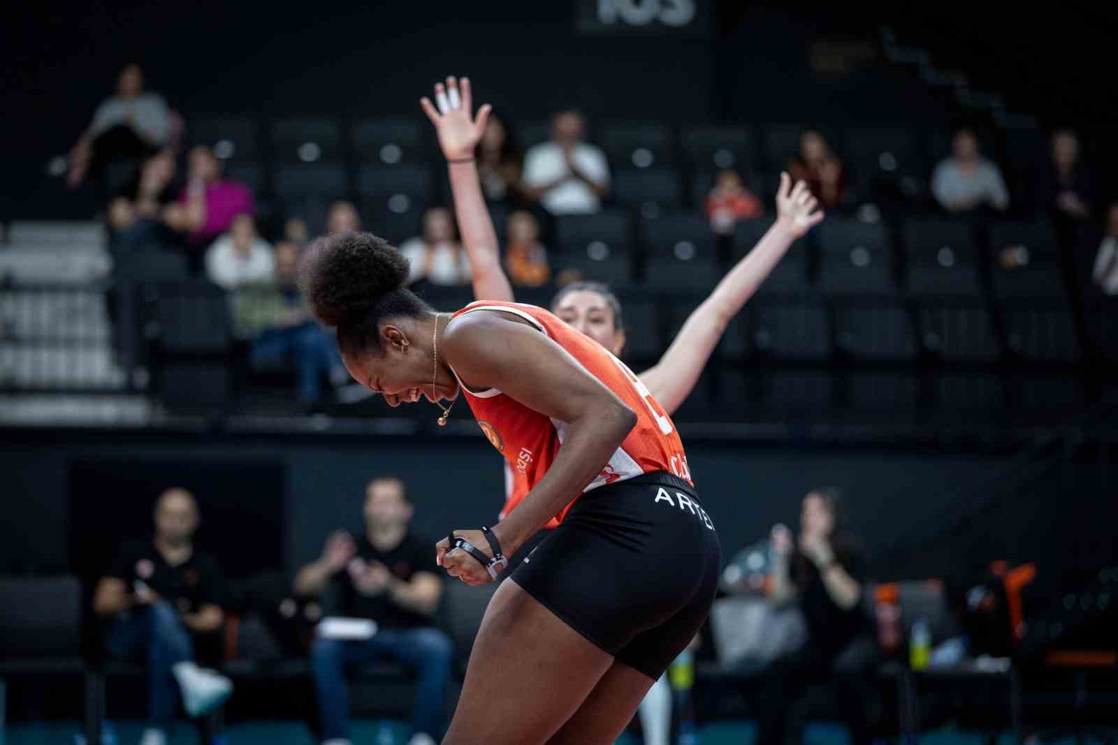 Eczacıbaşı Dynavit, Şampiyonlar Ligi’ne galibiyetle başladı