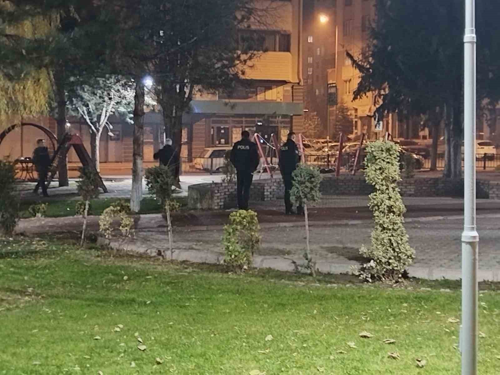 Kayseri’de şüpheli çanta paniği: Fünye ile imha edildi