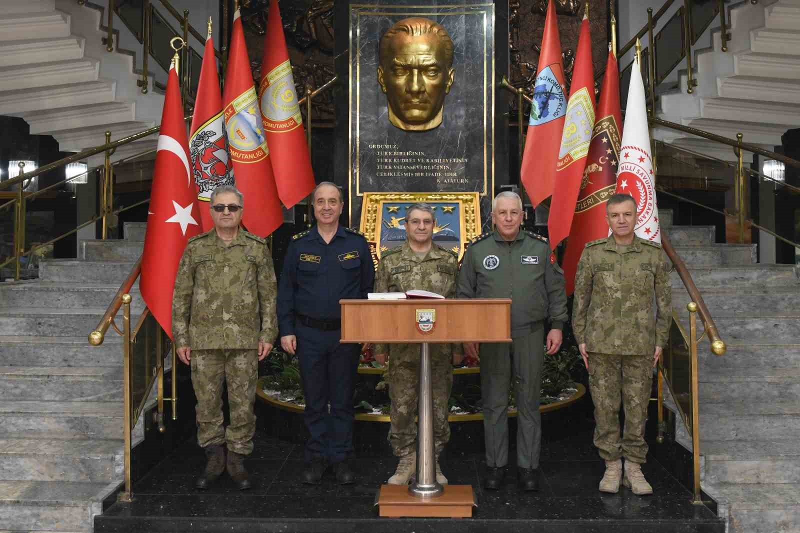 Genelkurmay Başkanı Bayraktaroğlu, 3’üncü Ordu Komutanlığını ziyaret etti