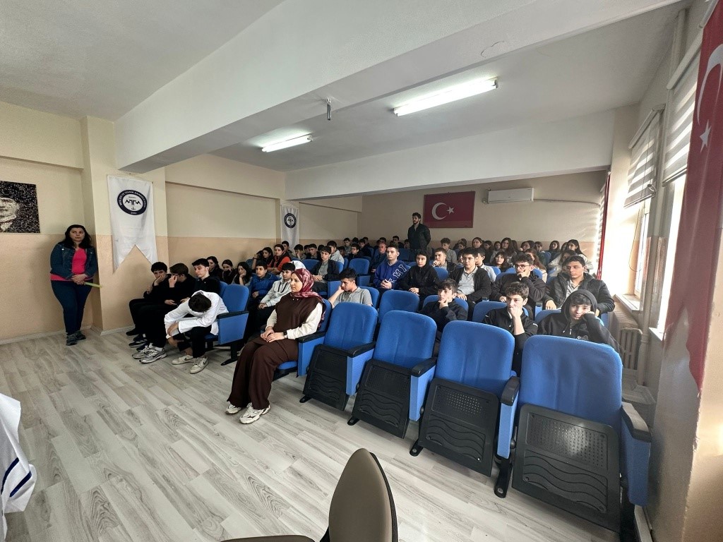 Liselilere akran zorbalığı semineri