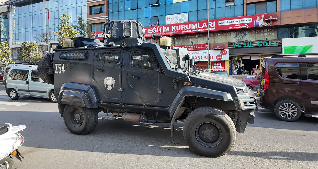 Esenyurt’ta otele el bombası atıldı