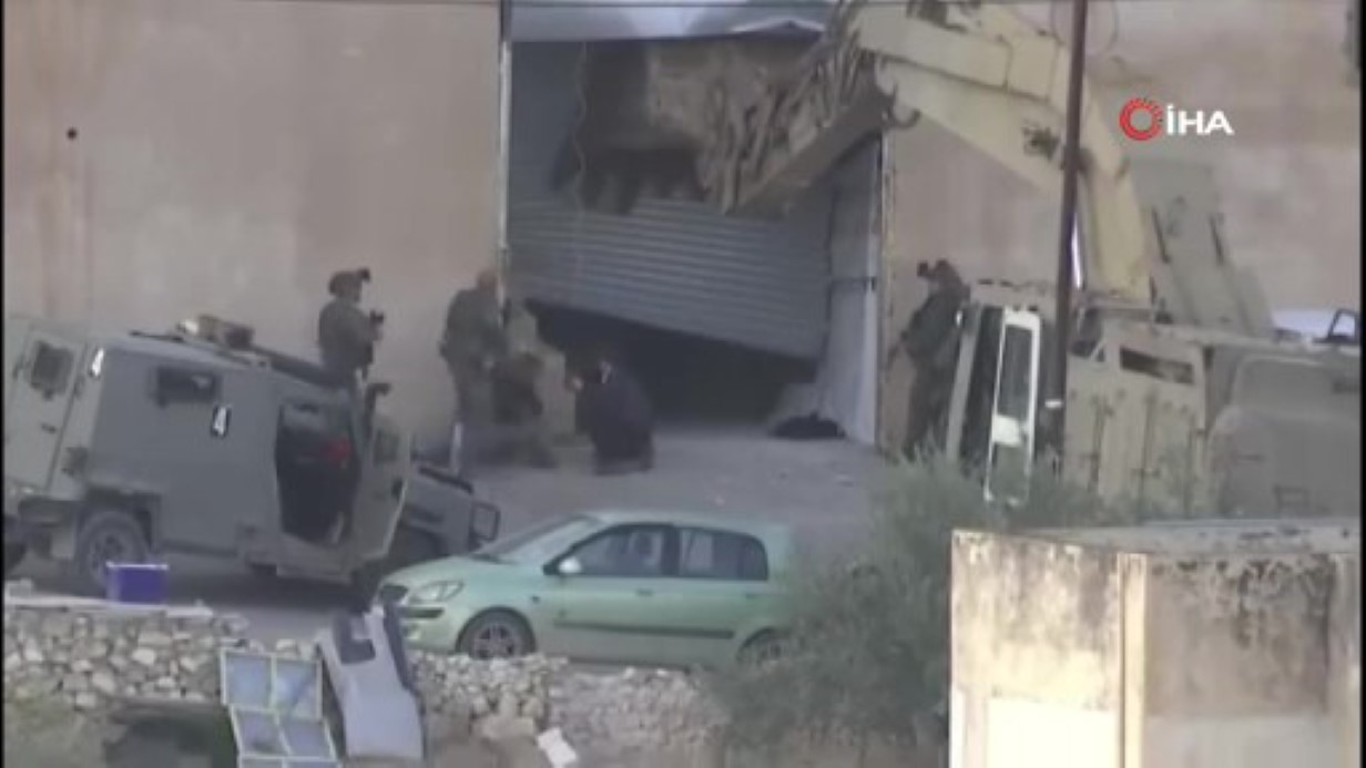 İsrail güçleri teslim olan 2 Filistinliyi infaz etti