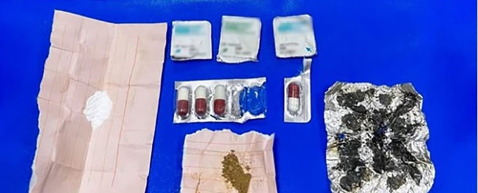 Isparta’da yapılan sokak uygulamasında uyuşturucu madde ele geçirildi