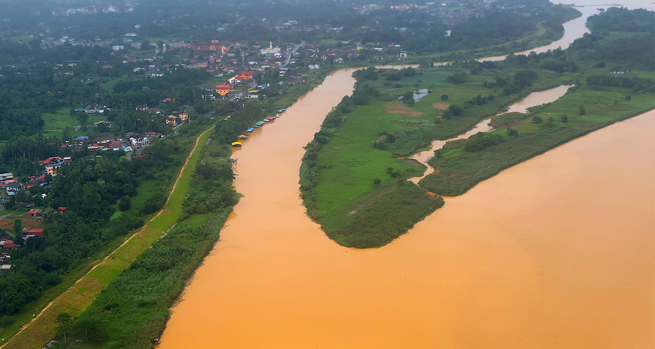 Güney Asya'daki sel ve toprak kaymalarında ölü sayısı 295'e yükseldi