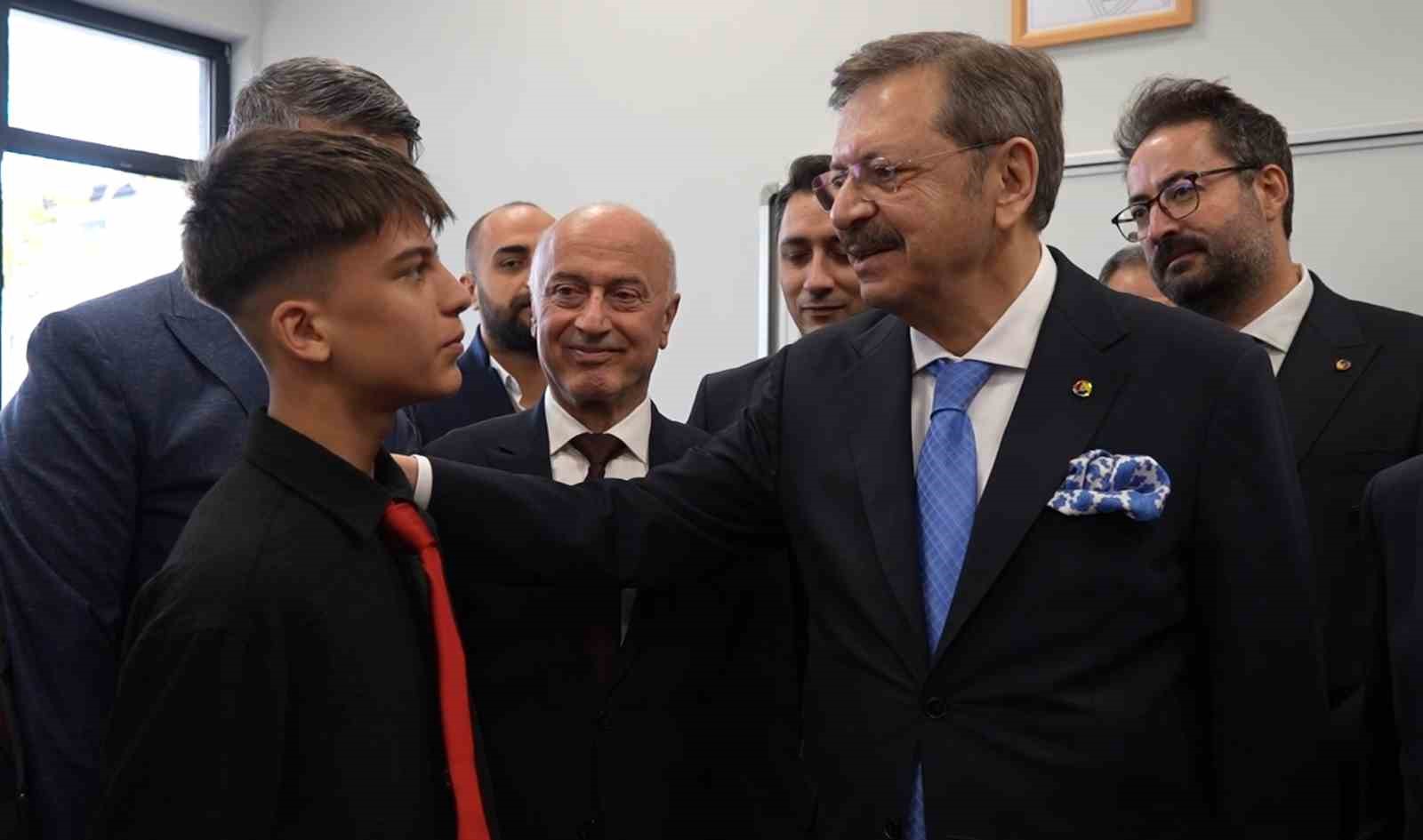 Öğrenciler talep etti, Hisarcıklıoğlu Togg fabrikası ziyaretine onay verdi