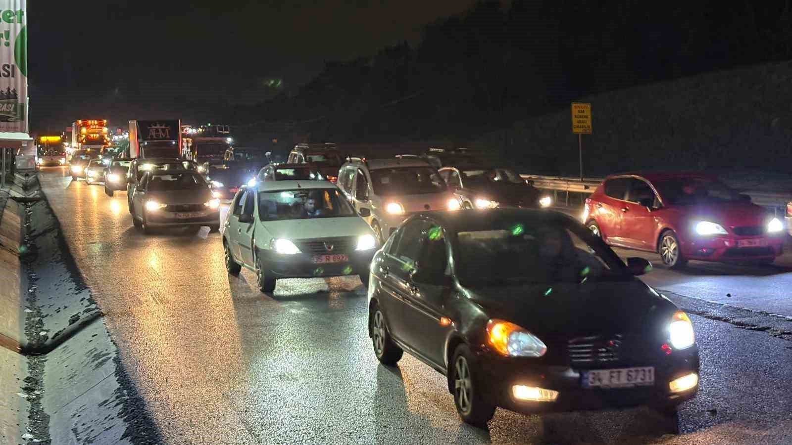 Habipler-Arnavutköy yolunda İSKİ kazı çilesi