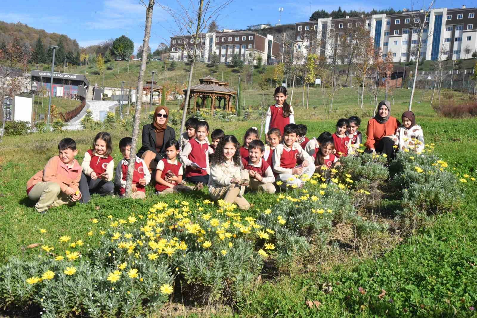 Düzce Üniversitesi botanik bahçesine miniklerden ziyaret