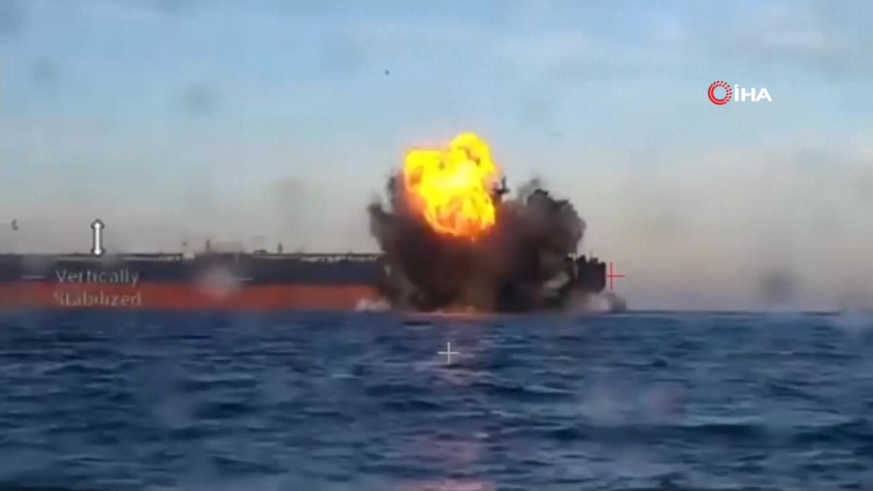 Karadeniz'deki geminin vurulma anı ortaya çıktı