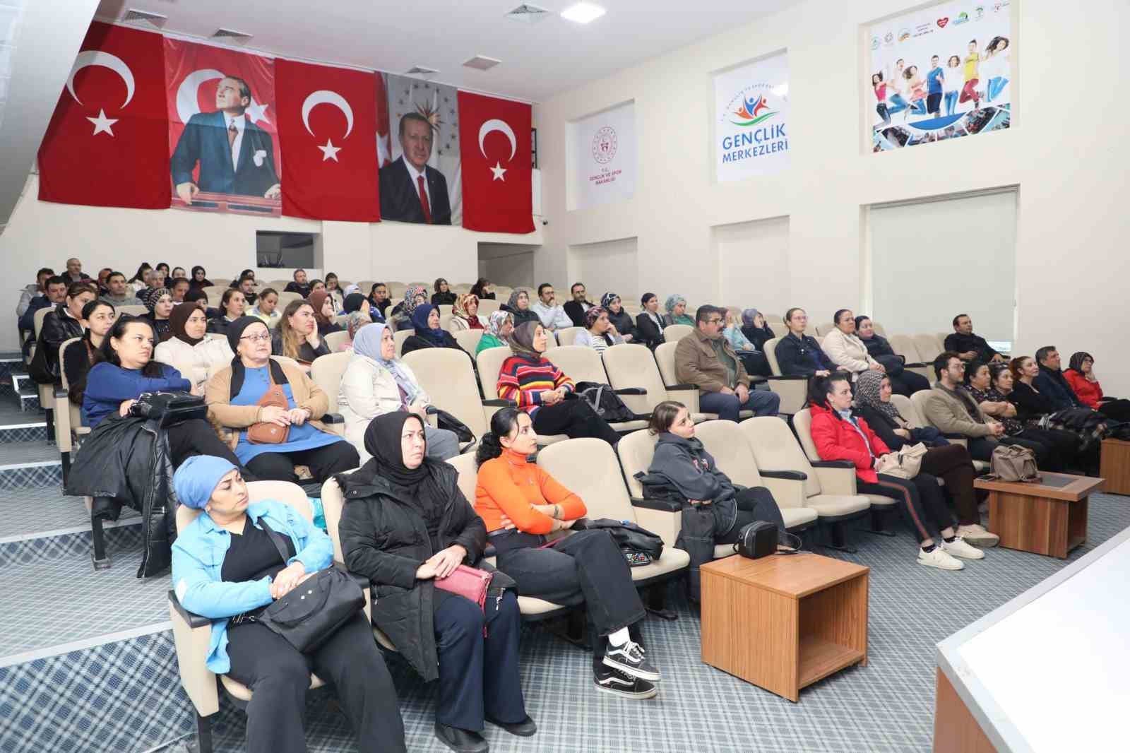 Uşak’ta kantin çalışanlarına hijyen eğitimi verildi