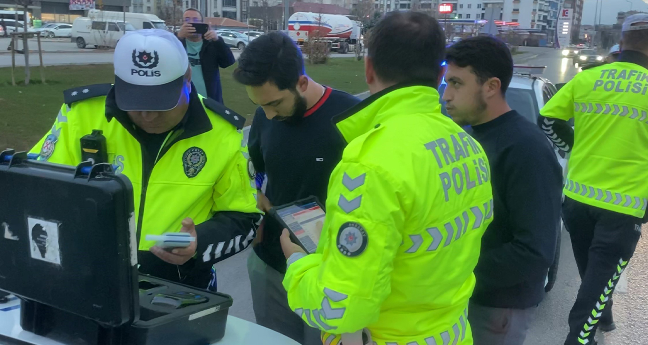 Alkollü sürücü emniyeti alarma geçirdi, ehliyeti daimi iptal edildi