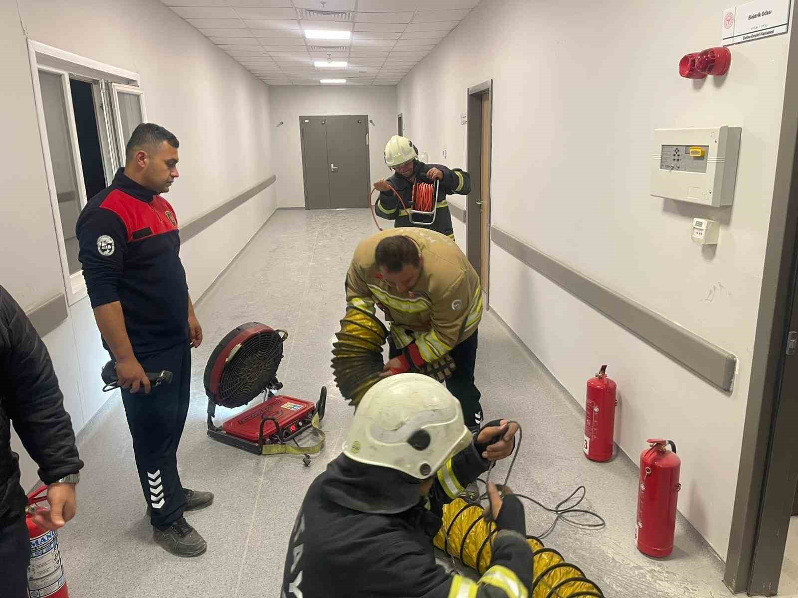 Hastanede elektrik panosundan çıkan yangın söndürüldü
