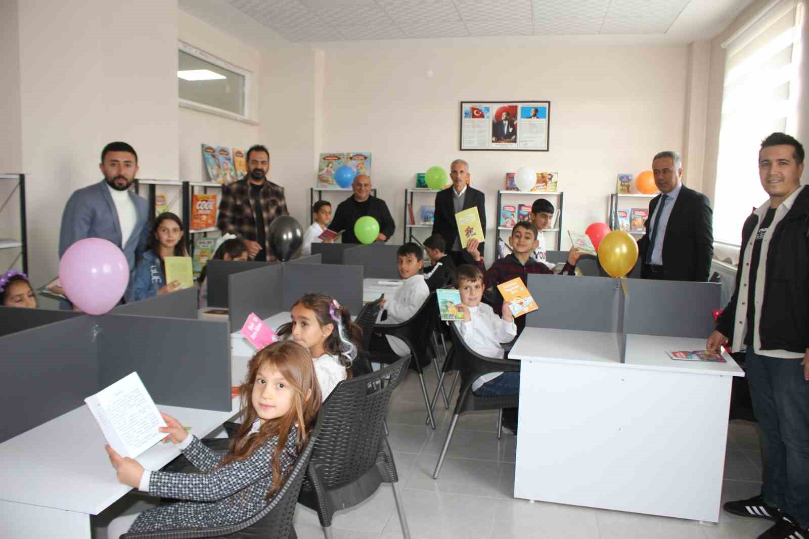 Malazgirt İlkokulu yeni kütüphanesine kavuştu