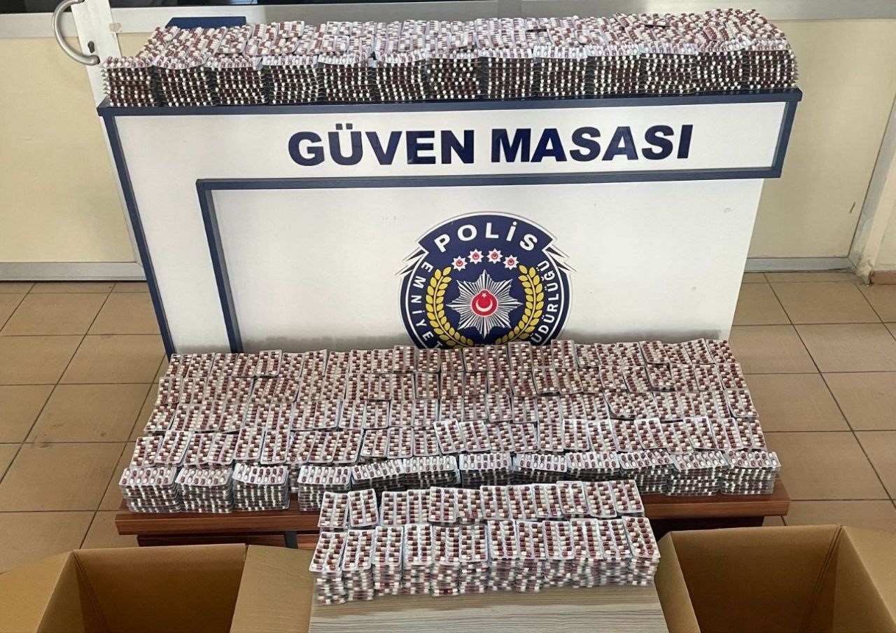 Adana’da aracında 34 bin 176 sentetik hap ele geçirilen sürücü tutuklandı