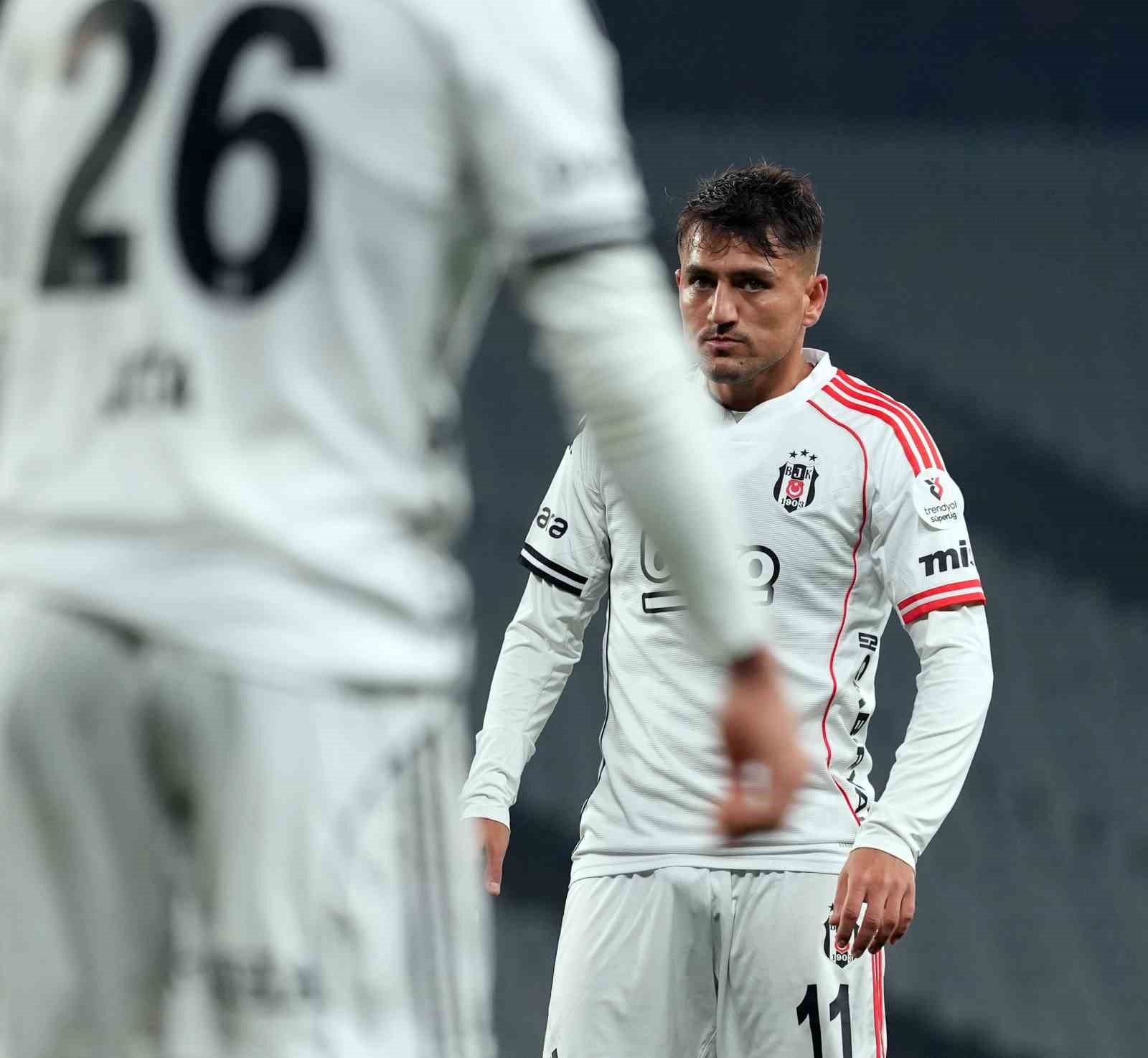 Beşiktaş’ta Cengiz Ünder penaltıyı kaçırdı