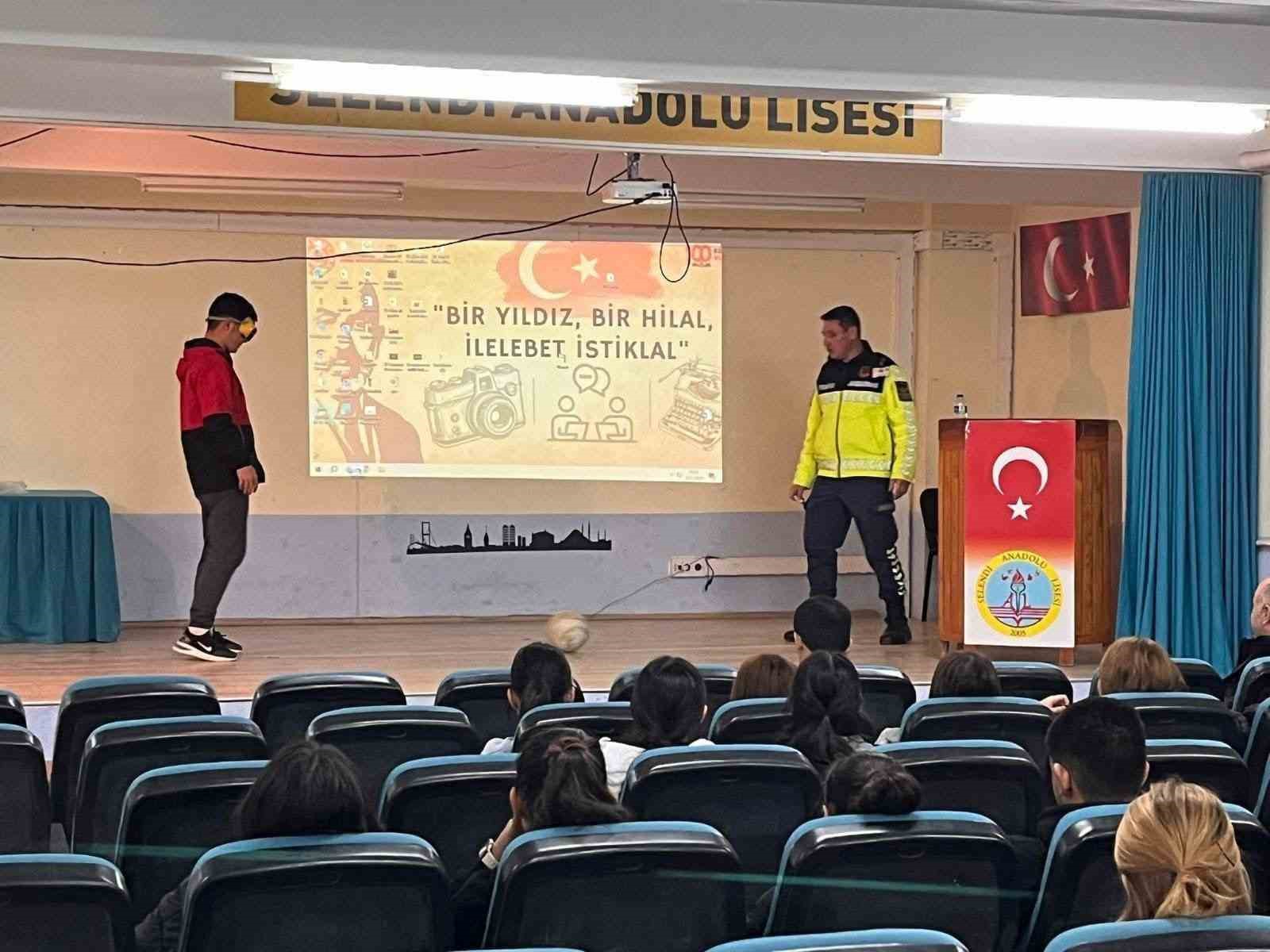 Öğrencilere trafik kuralları hakkında bilgilendirme