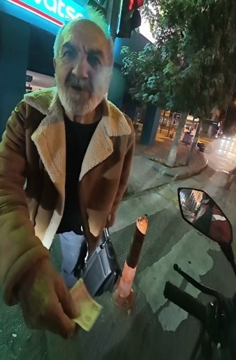 Eskişehir’de yürek ısıtan karşılıklı hediyeleşme görüntüleri