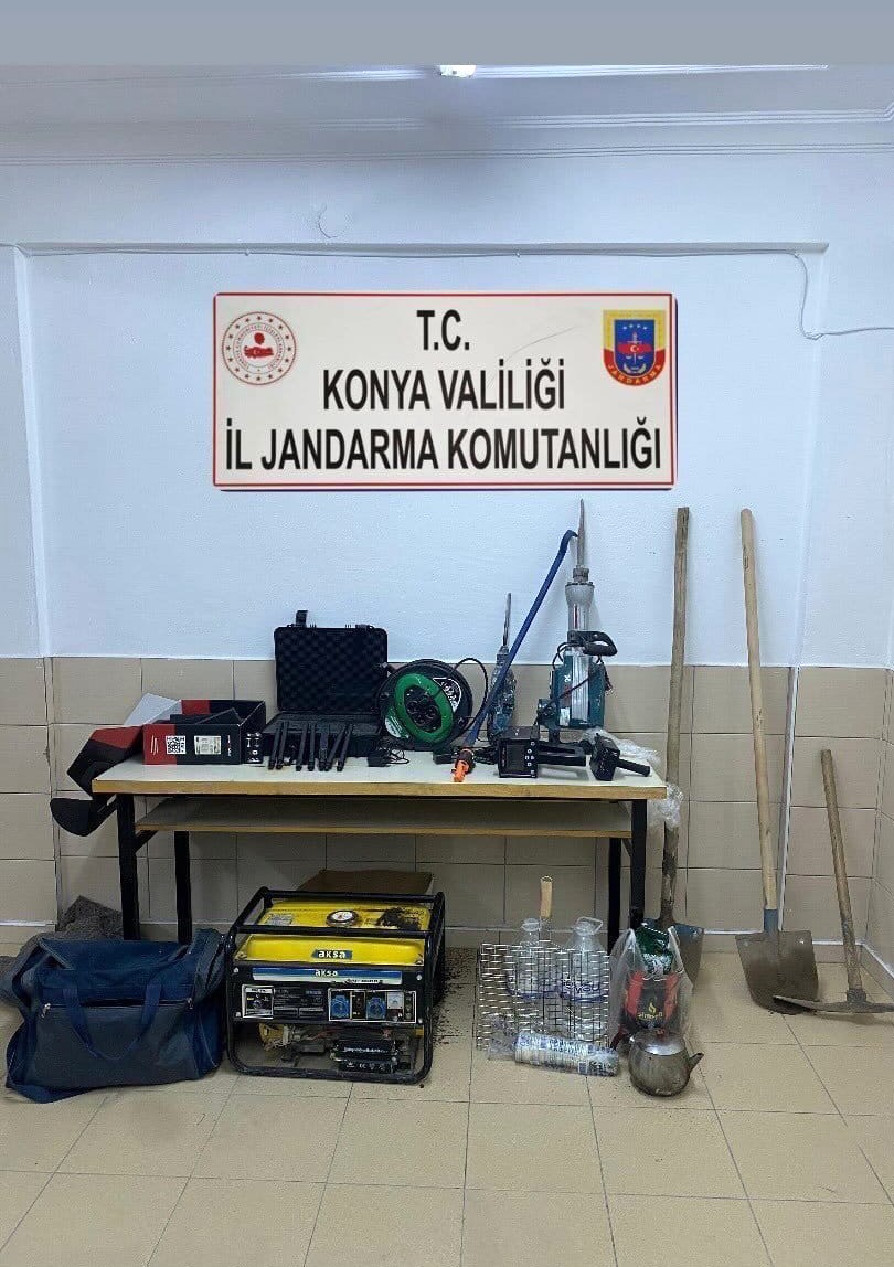 Kulu’da kaçak kazı yapan 8 kişi yakalandı