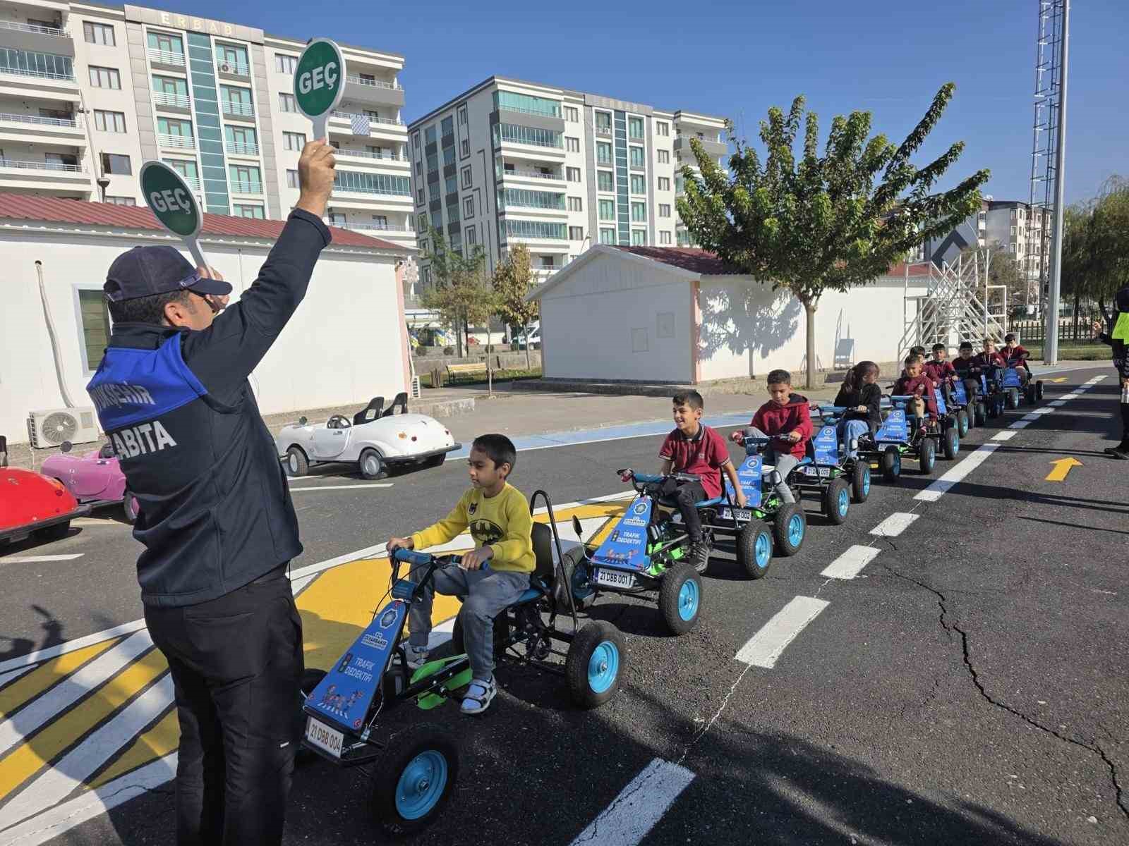 486 öğrenciye trafik ve çevre bilinci eğitimi verildi