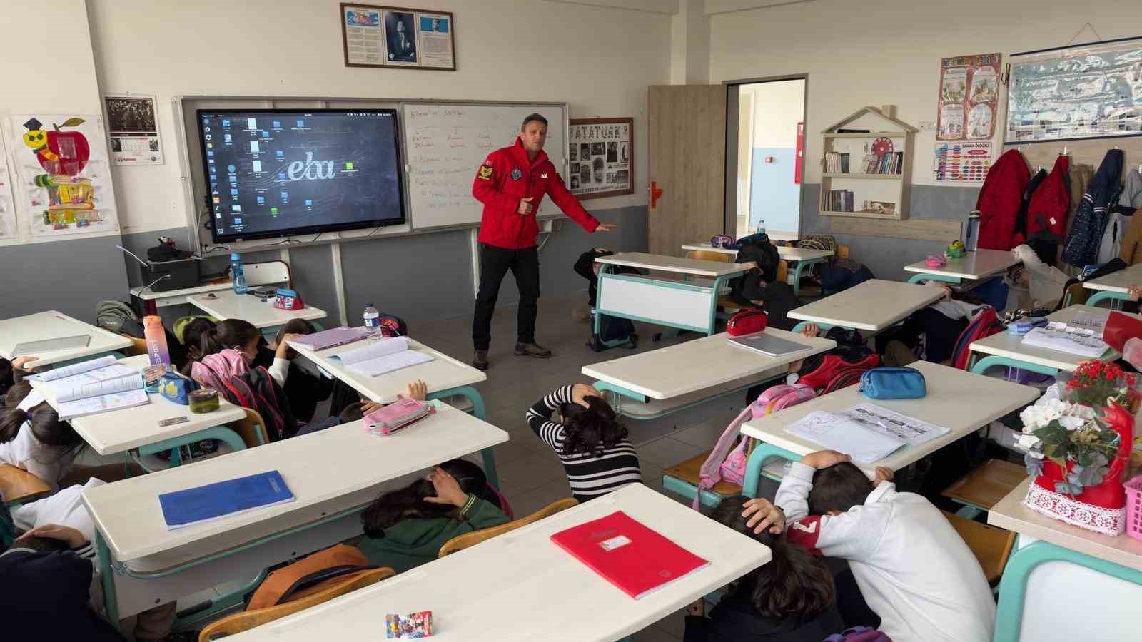 JAK’tan öğrencilere 