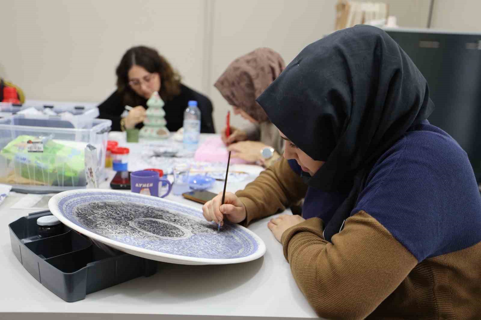 Başiskele’de kadınlar geleneksel sanatları öğreniyor