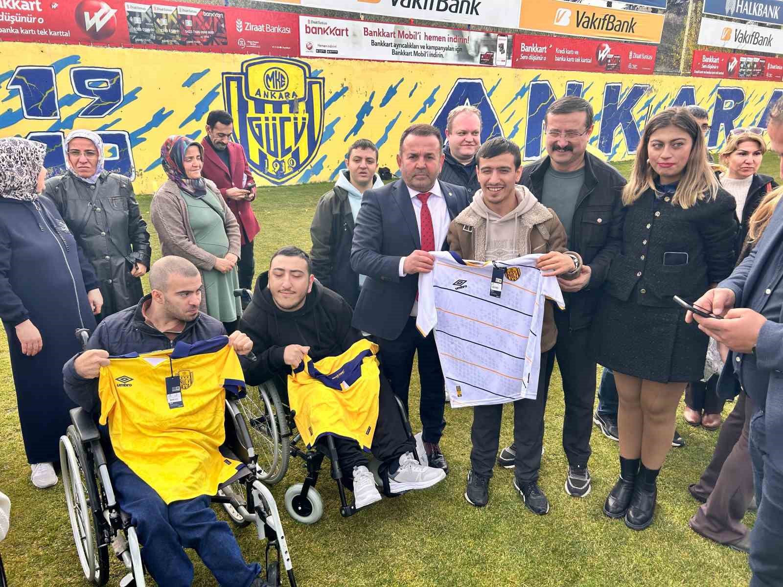 MKE Ankaragücü, antrenmanını özel çocuklarla paylaştı