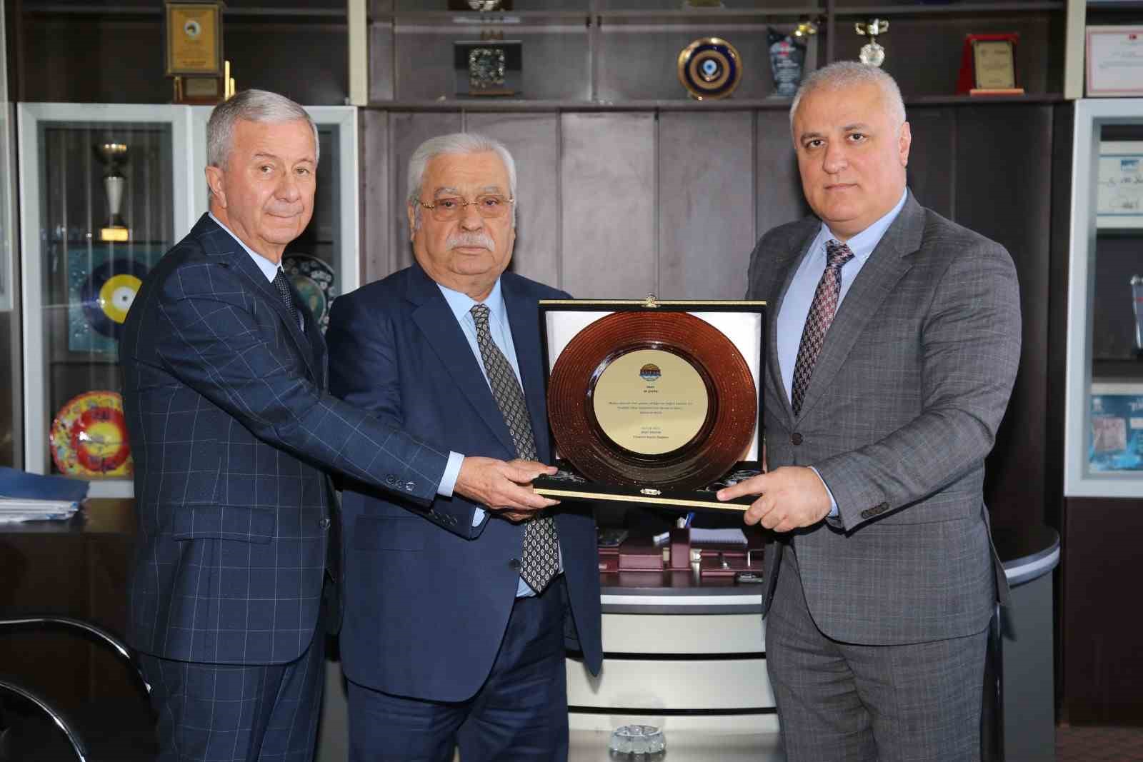 Alanya’nın vergi rekortmenlerine plaket