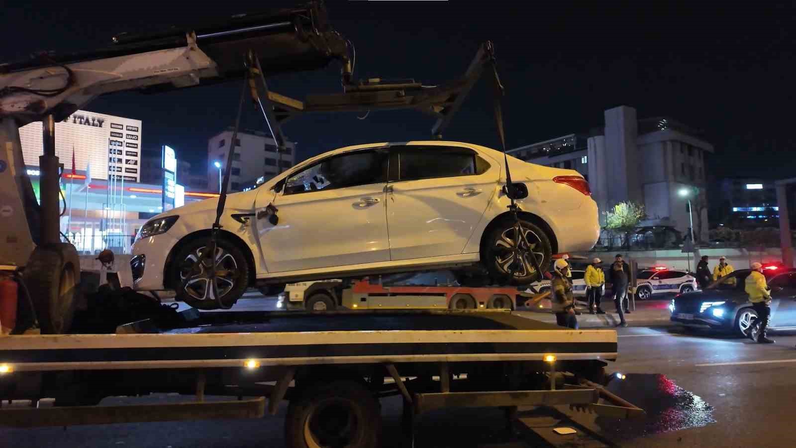 D-100’de makas atan otomobil takla attı