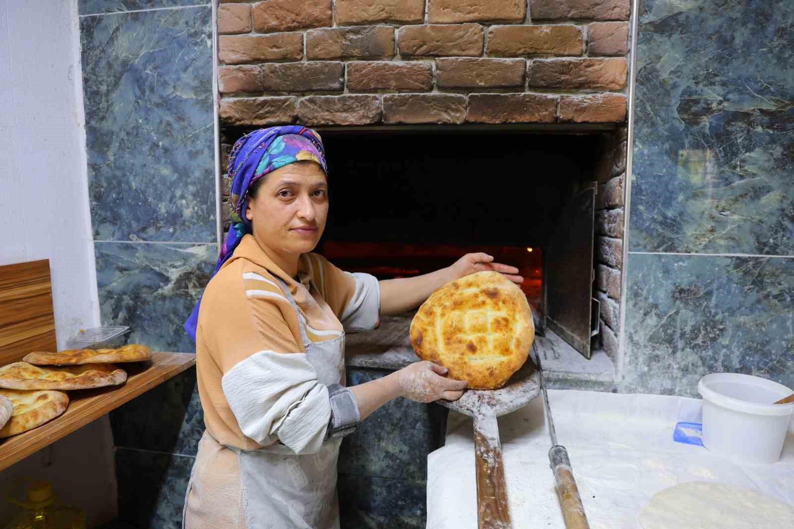 Kahramanmaraş Çardak Mahallesi’nde 170 yıllık ekmek geleneği sürüyor