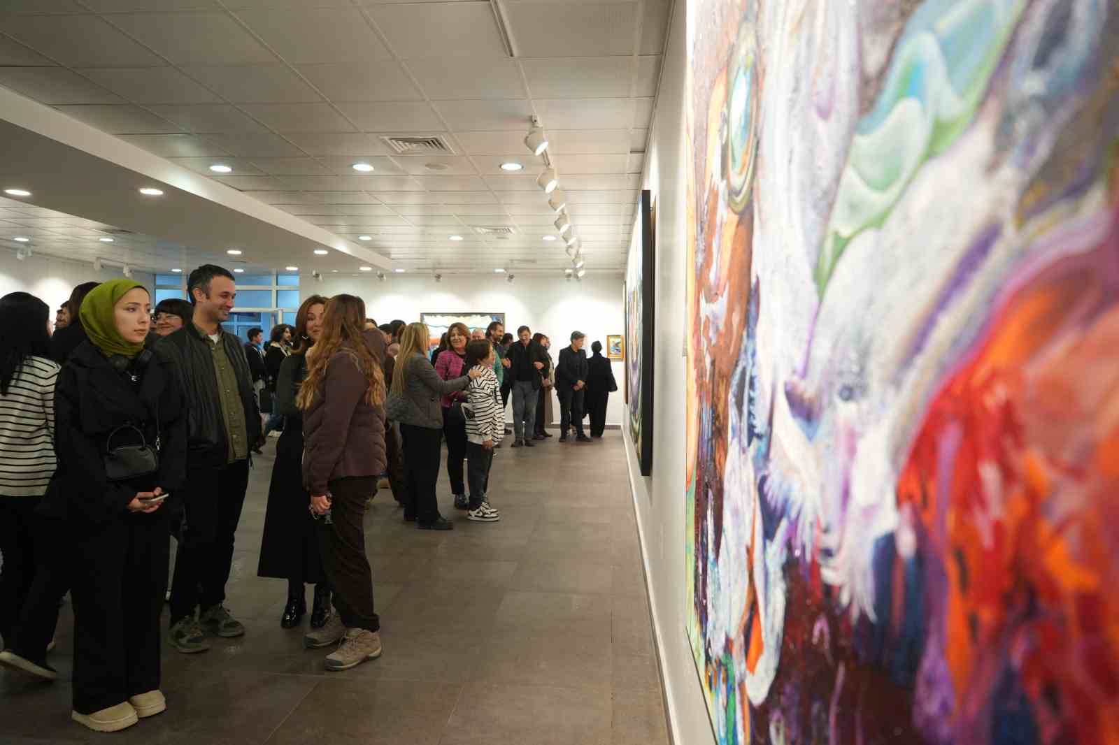 Akademisyenin 38 yıllık sanat yolculuğunu anlatan 