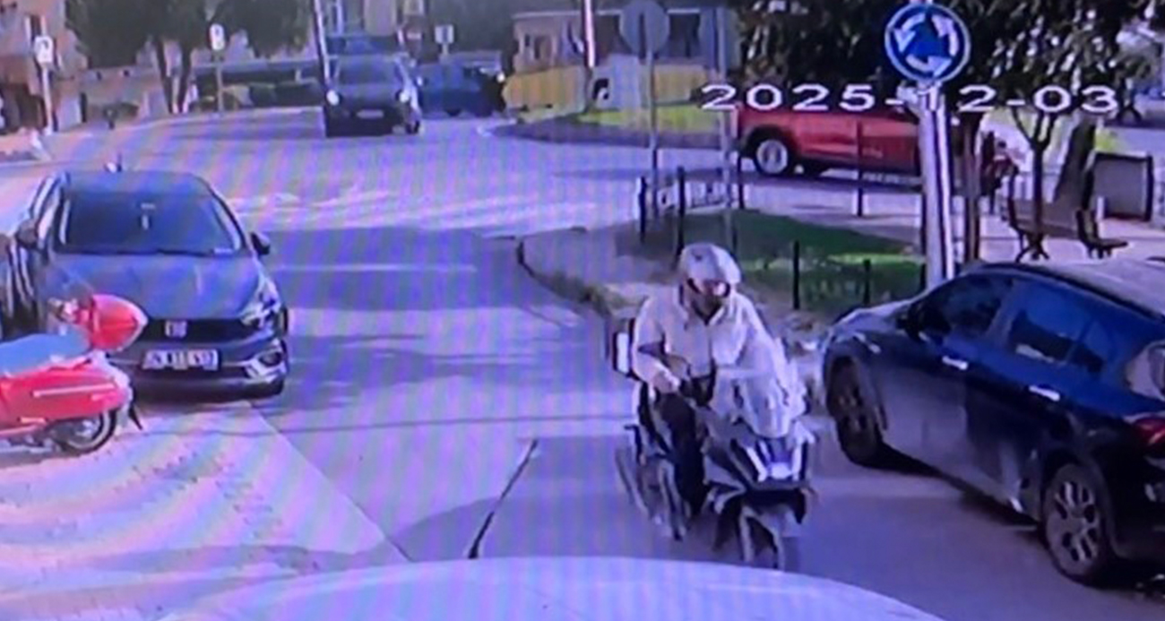 Üsküdar’da börekçiye dalan İETT otobüsünün o anları kamerada