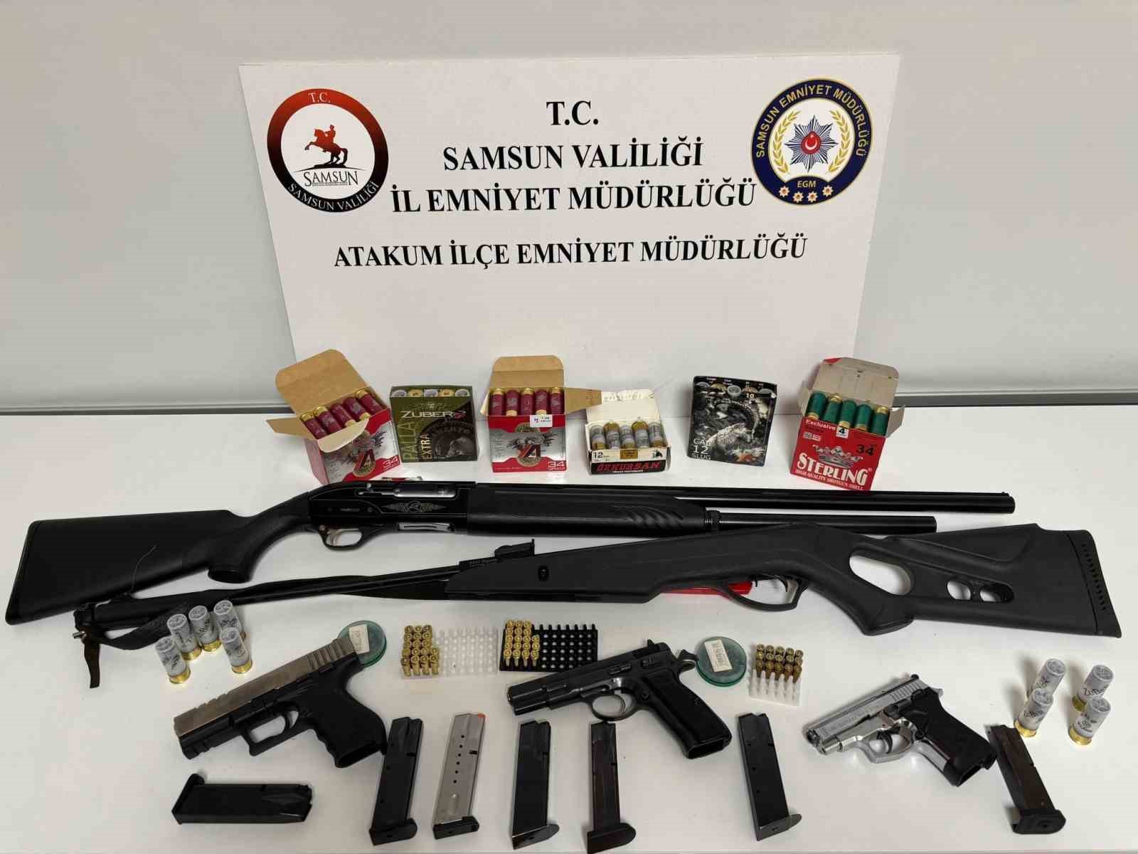 Atakum’da ruhsatsız silah ve mühimmat ele geçirildi