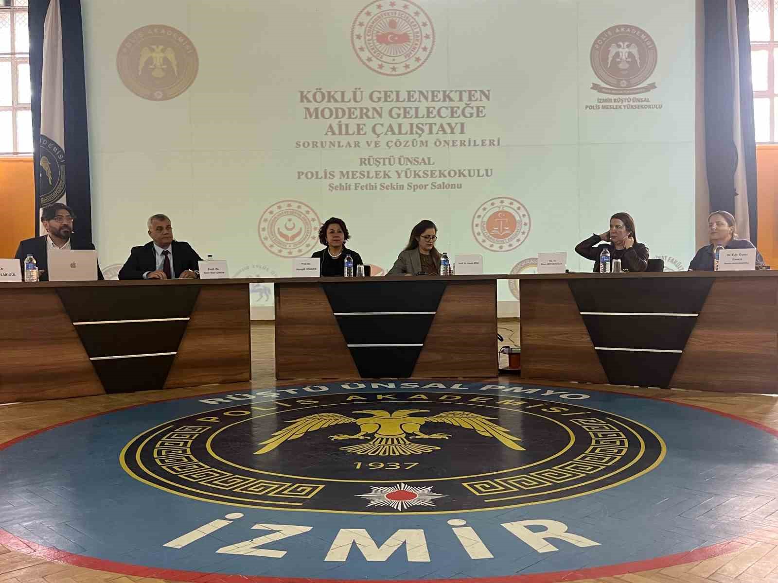 ‘Köklü Gelenekten Modern Geleceğe’ Aile Çalıştayı İzmir’de gerçekleştirildi