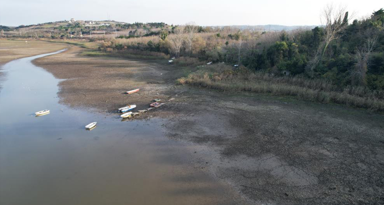 Terkos Gölü’nde su çekilince tarihi su kanalları gün yüzüne çıktı