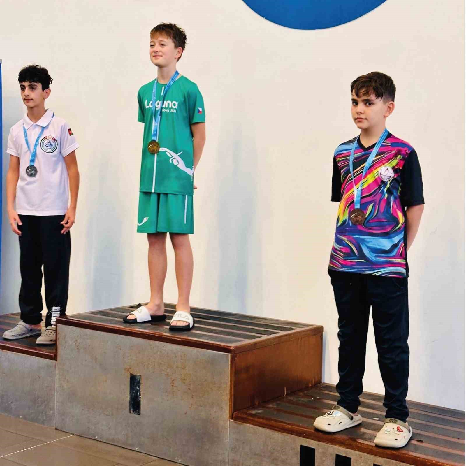 Elazığ paletli yüzme yarışlarında dünya 3.’sü oldu