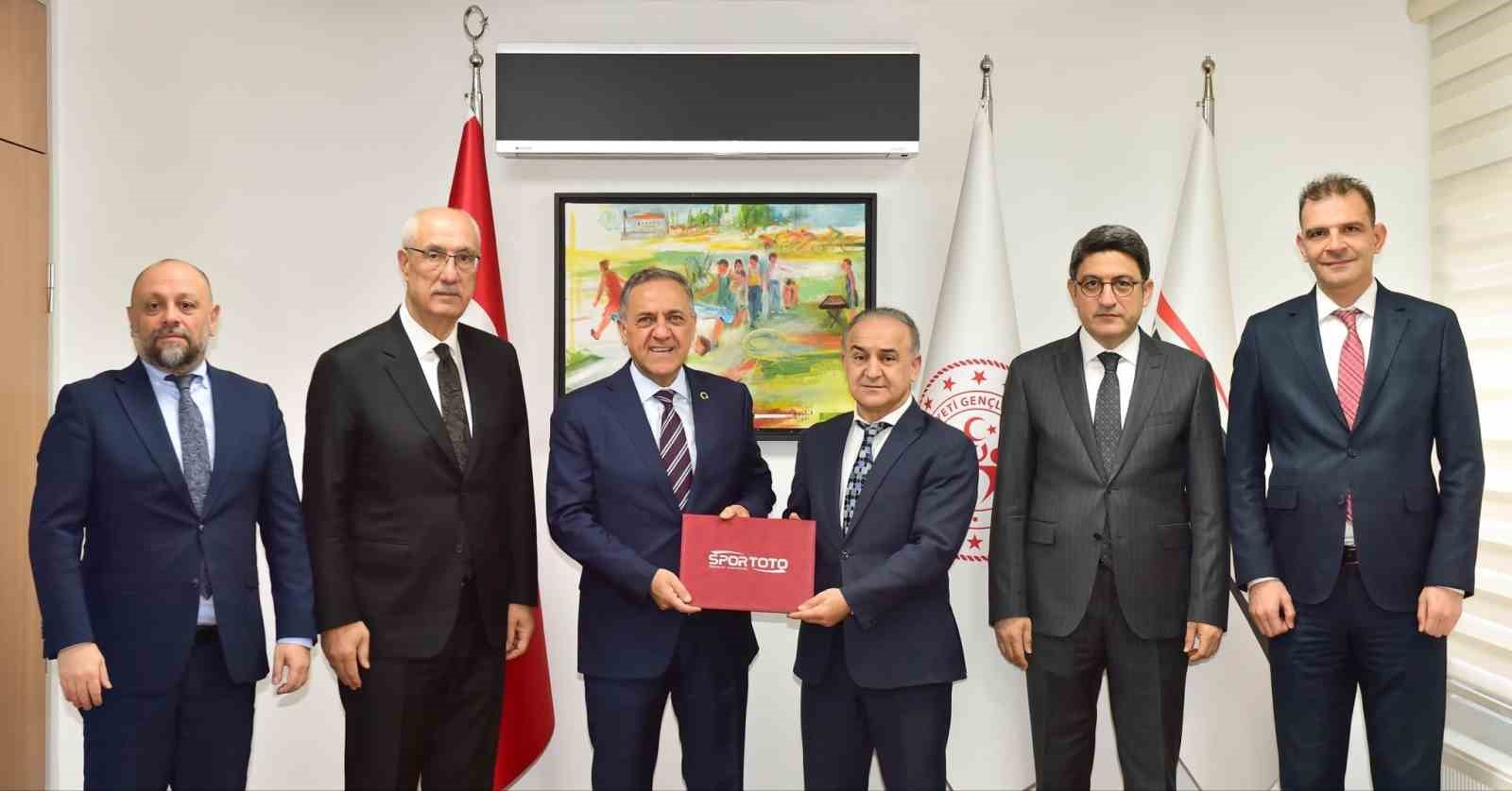 Genç’e 750 kişilik yeni spor salonu