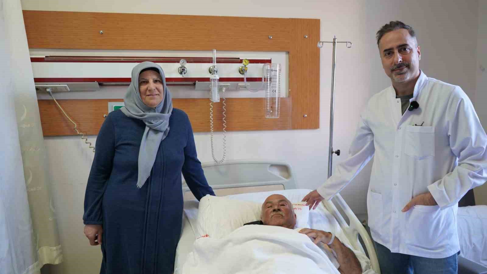 Batman’da kaynamayan omuz kırığı ters omuz protezi ameliyatıyla tedavi edildi