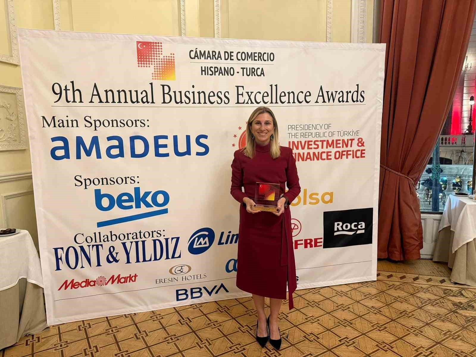 Ebru Özdemir’e İspanya’dan ‘Mesleki Liyakat Ödülü’